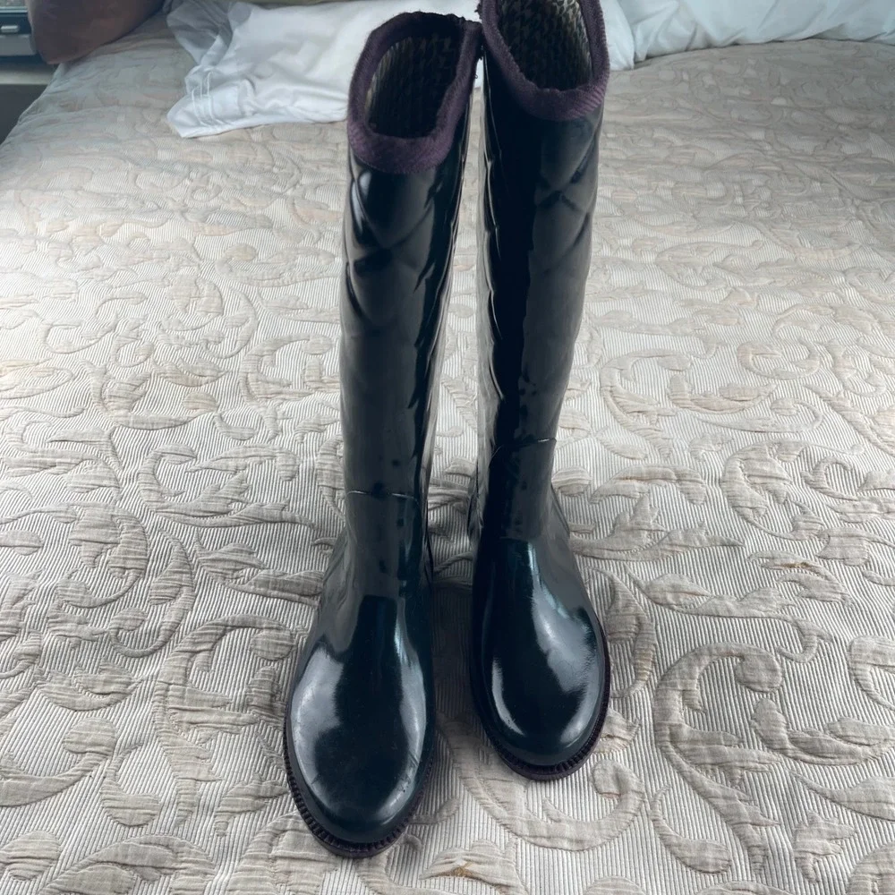Tommy Hilfiger Womens Black Quilted Tall Rain Boots Purple Trim Size 7 TWVINTAGE